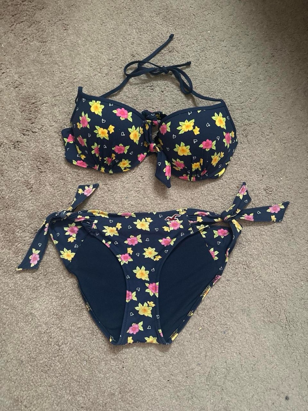 Vintage Y2K Hollister Floral Heart Push-Up Bikini Set (Top L / Bottoms M-L)
